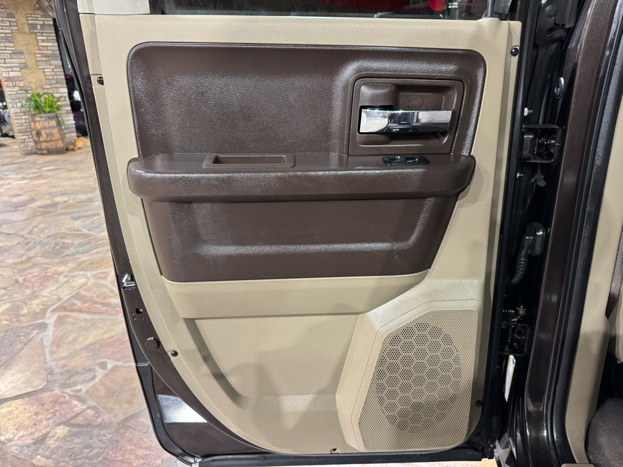 RAM 1500 2WD Quad Cab 140.5" Big Horn 2011