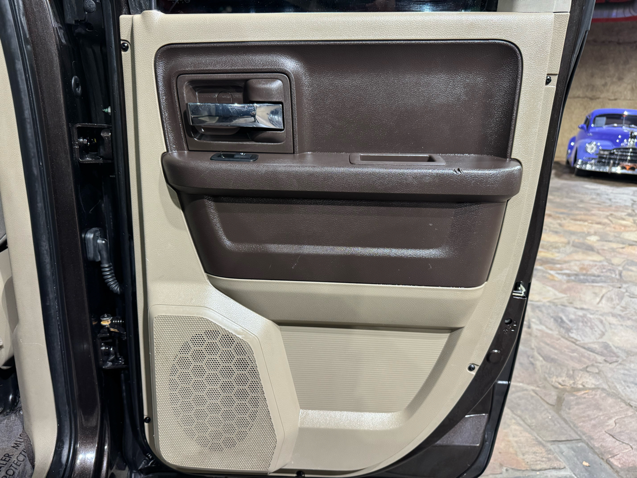 RAM 1500 2WD Quad Cab 140.5" Big Horn 2011