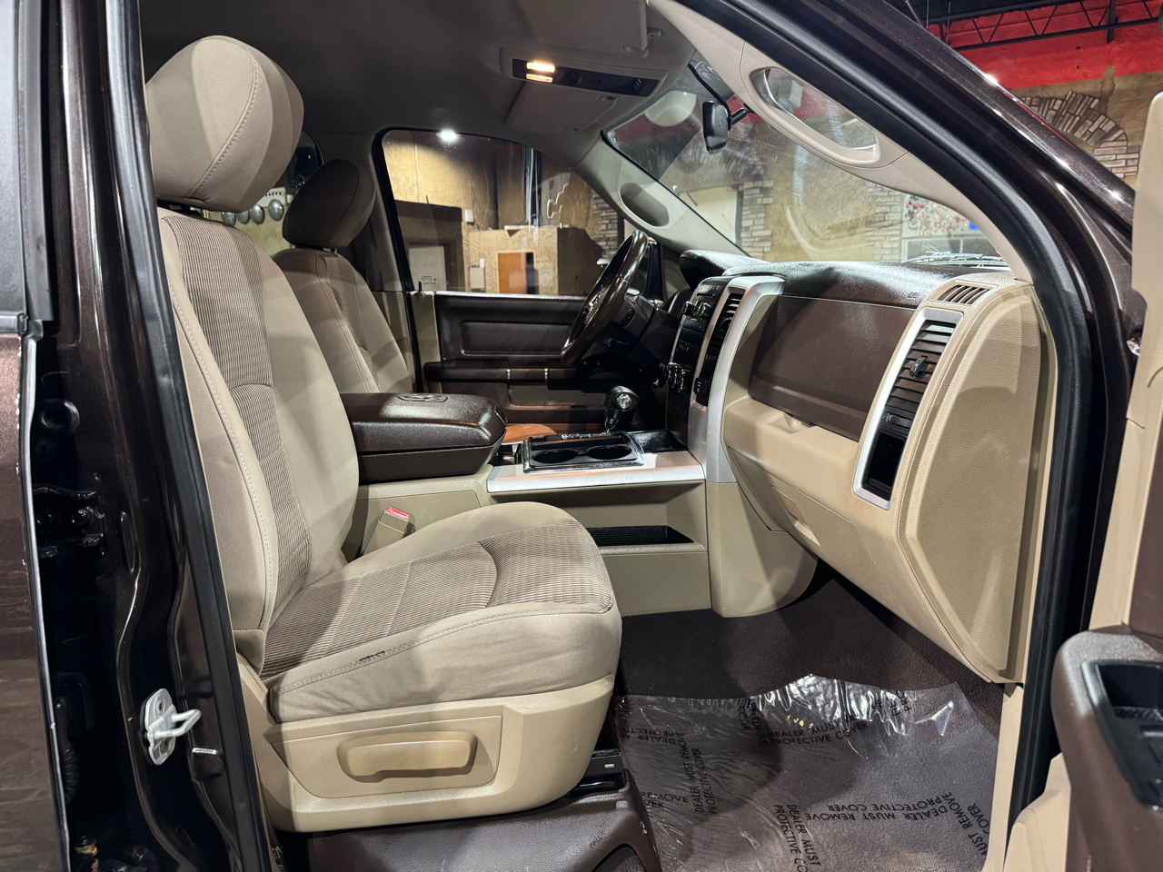 RAM 1500 2WD Quad Cab 140.5" Big Horn 2011