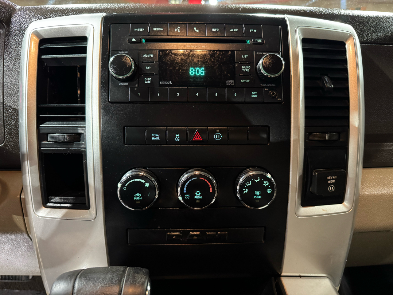 RAM 1500 2WD Quad Cab 140.5" Big Horn 2011