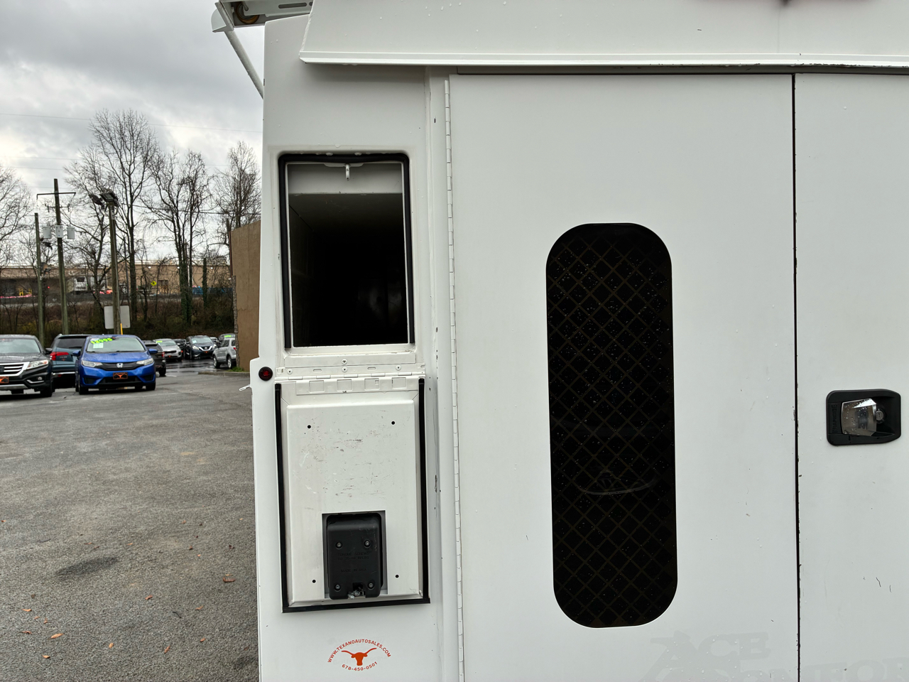 Ford Transit Cutaway T-250 138" 9000 GVWR SRW 2016