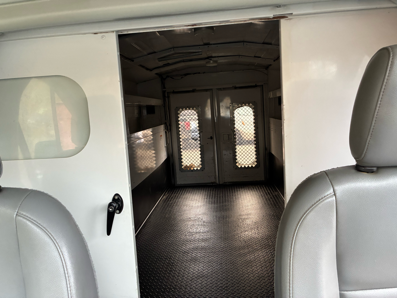 Ford Transit Cutaway T-250 138" 9000 GVWR SRW 2016