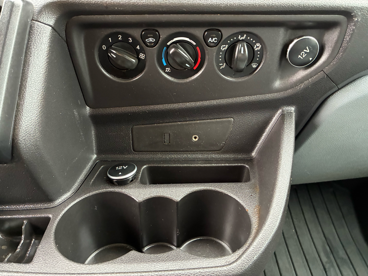 Ford Transit Cutaway T-250 138" 9000 GVWR SRW 2016