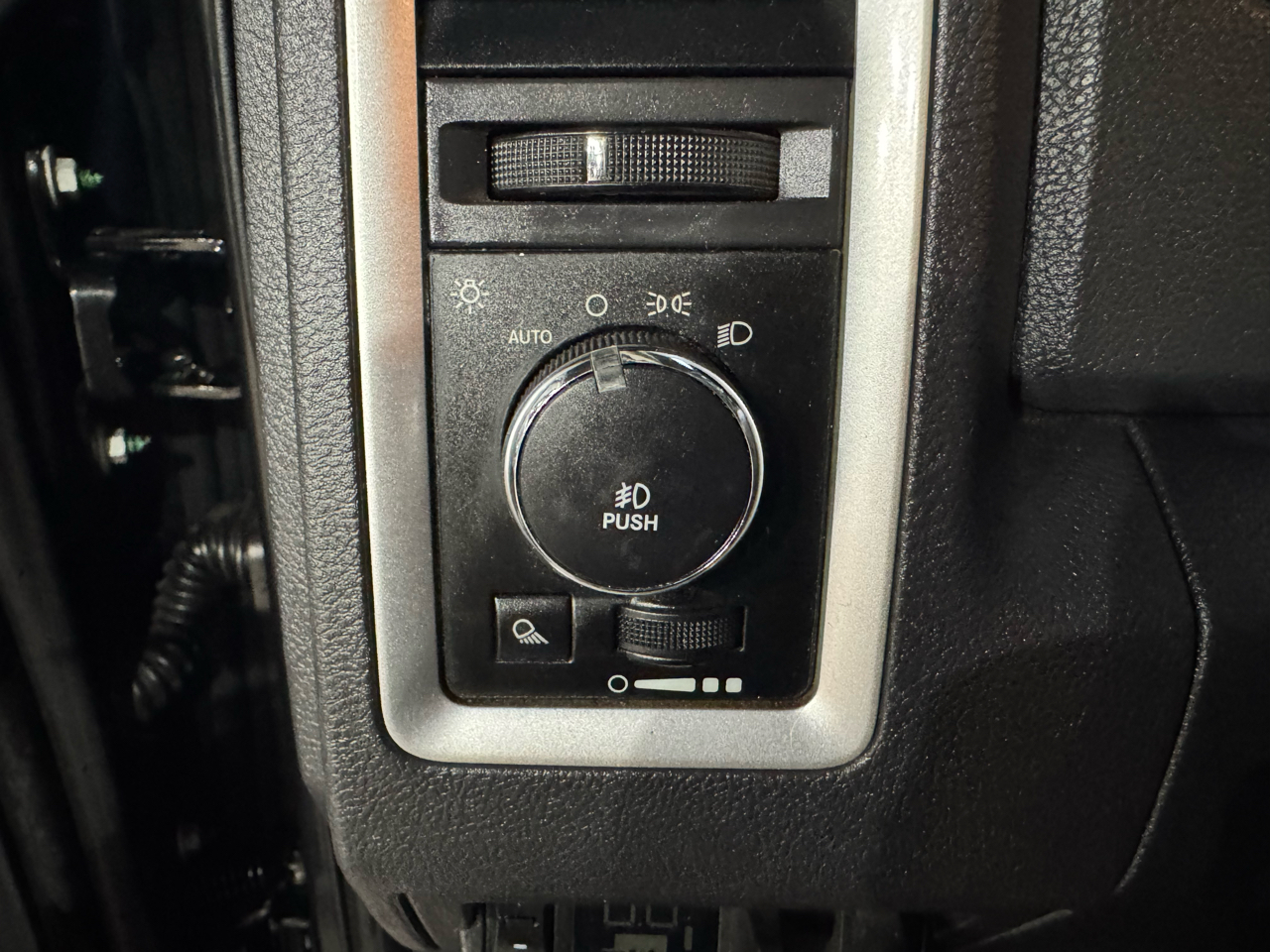 RAM 1500 2WD Reg Cab 120.5" R/T 2011