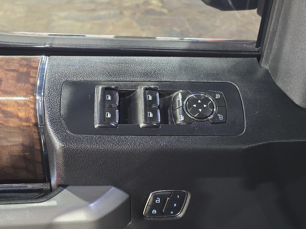 Ford F-150 4WD SuperCrew 145" Platinum 2015