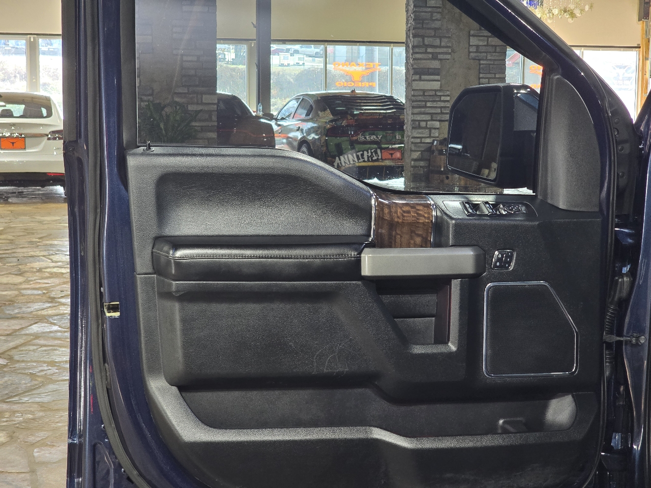 Ford F-150 4WD SuperCrew 145" Platinum 2015