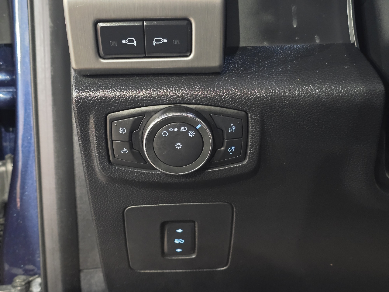 Ford F-150 4WD SuperCrew 145" Platinum 2015