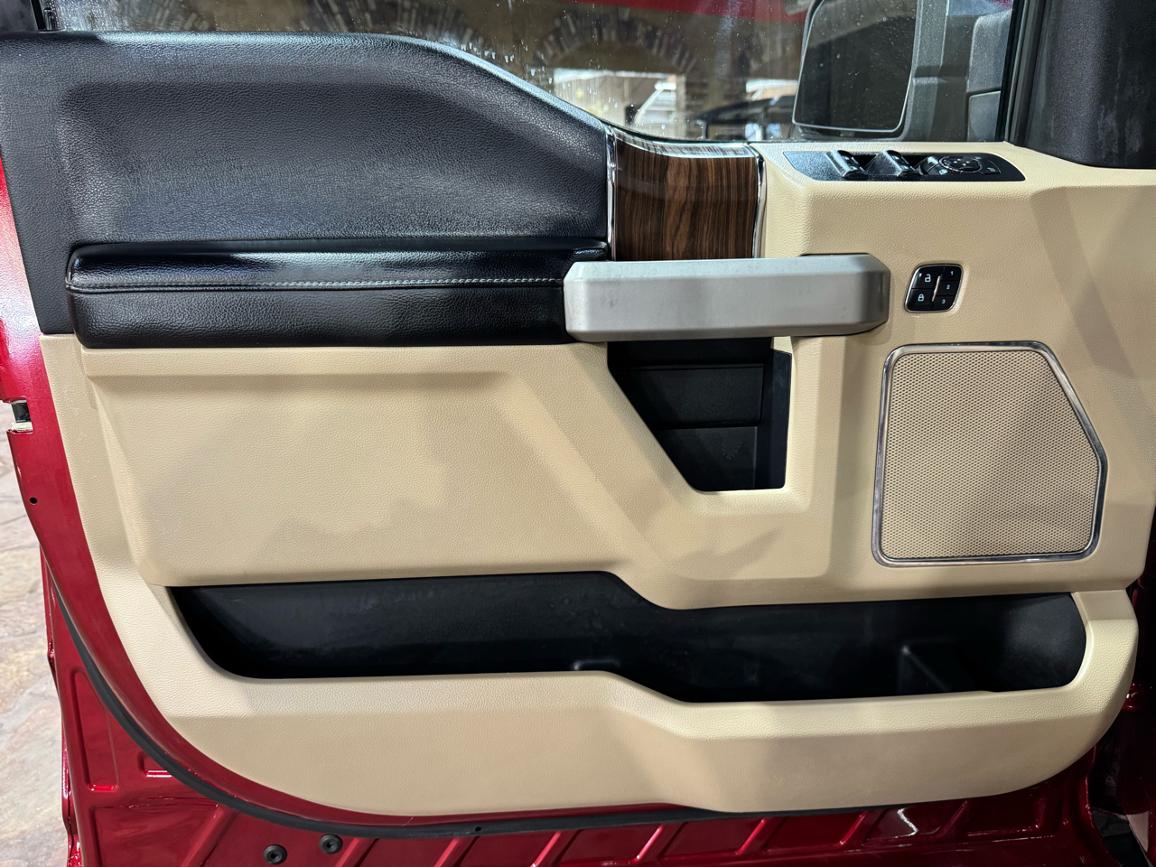 Ford F-150 4WD SuperCrew 145" Lariat 2016