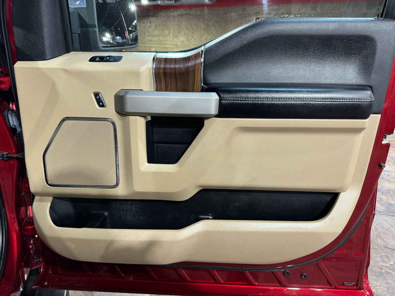 Ford F-150 4WD SuperCrew 145" Lariat 2016