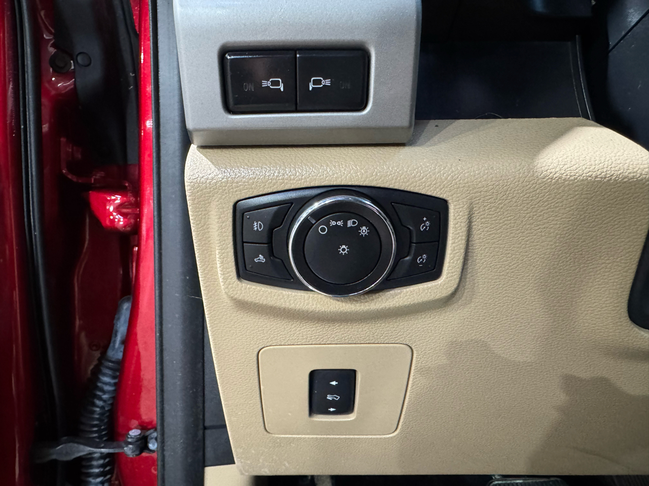 Ford F-150 4WD SuperCrew 145" Lariat 2016