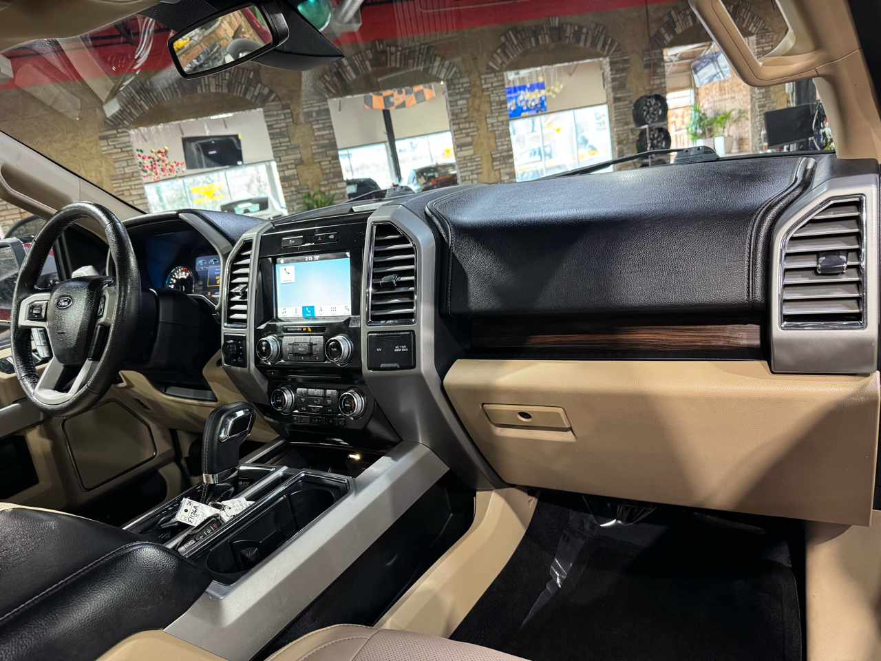 Ford F-150 4WD SuperCrew 145" Lariat 2016