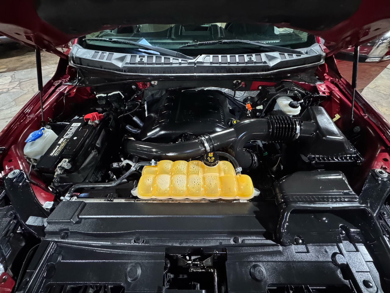 Ford F-150 4WD SuperCrew 145" Lariat 2015