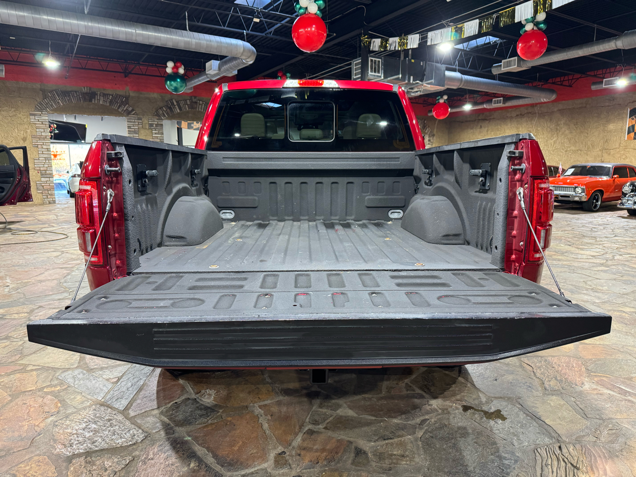 Ford F-150 4WD SuperCrew 145" Lariat 2015