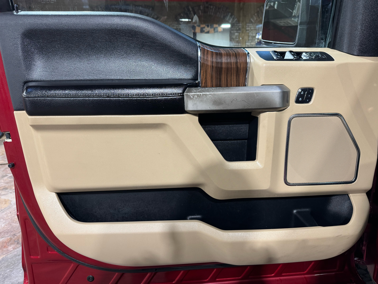 Ford F-150 4WD SuperCrew 145" Lariat 2015