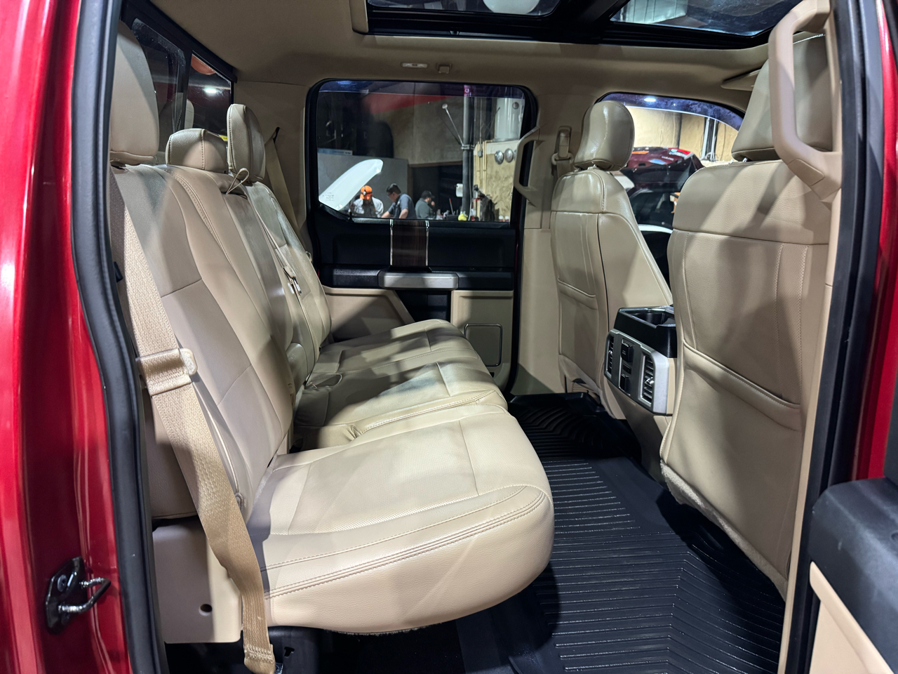 Ford F-150 4WD SuperCrew 145" Lariat 2015