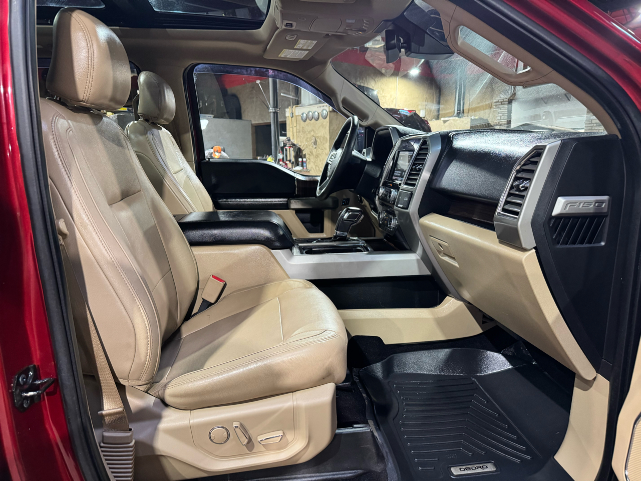 Ford F-150 4WD SuperCrew 145" Lariat 2015