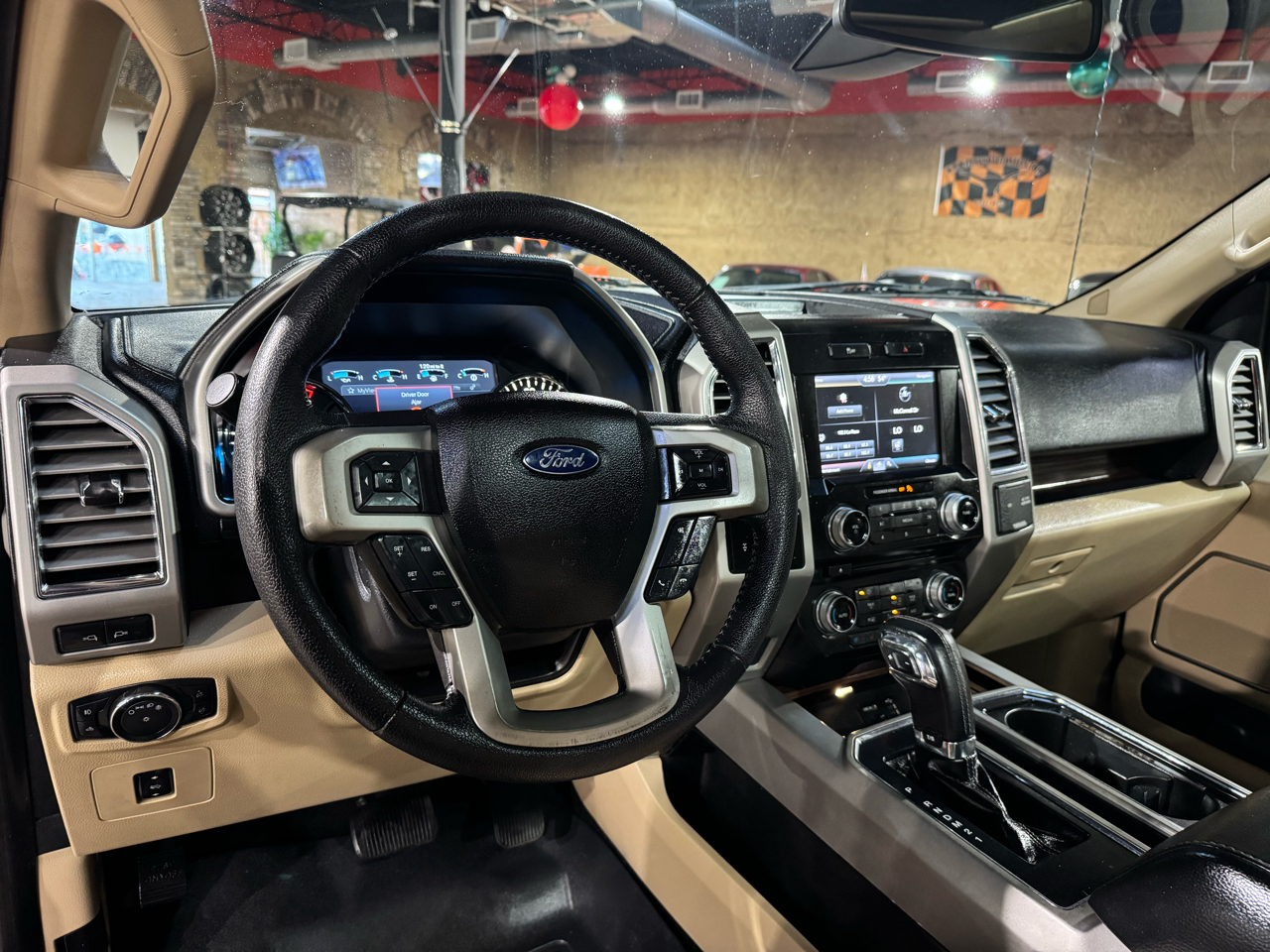 Ford F-150 4WD SuperCrew 145" Lariat 2015