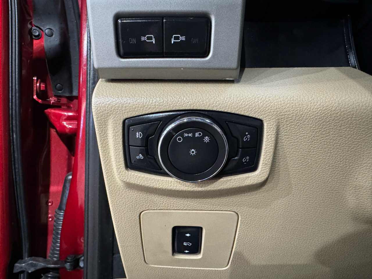 Ford F-150 4WD SuperCrew 145" Lariat 2015