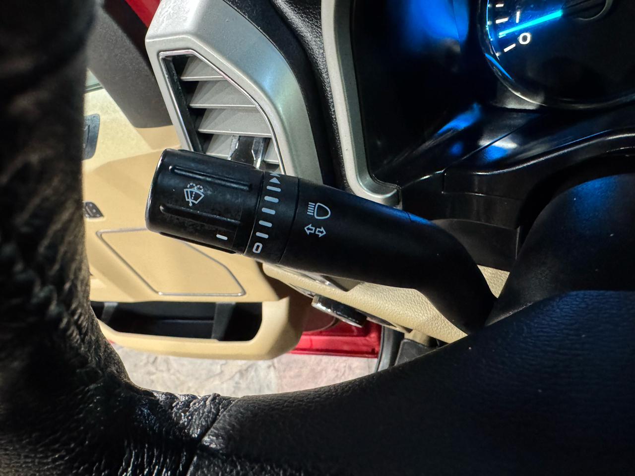 Ford F-150 4WD SuperCrew 145" Lariat 2015