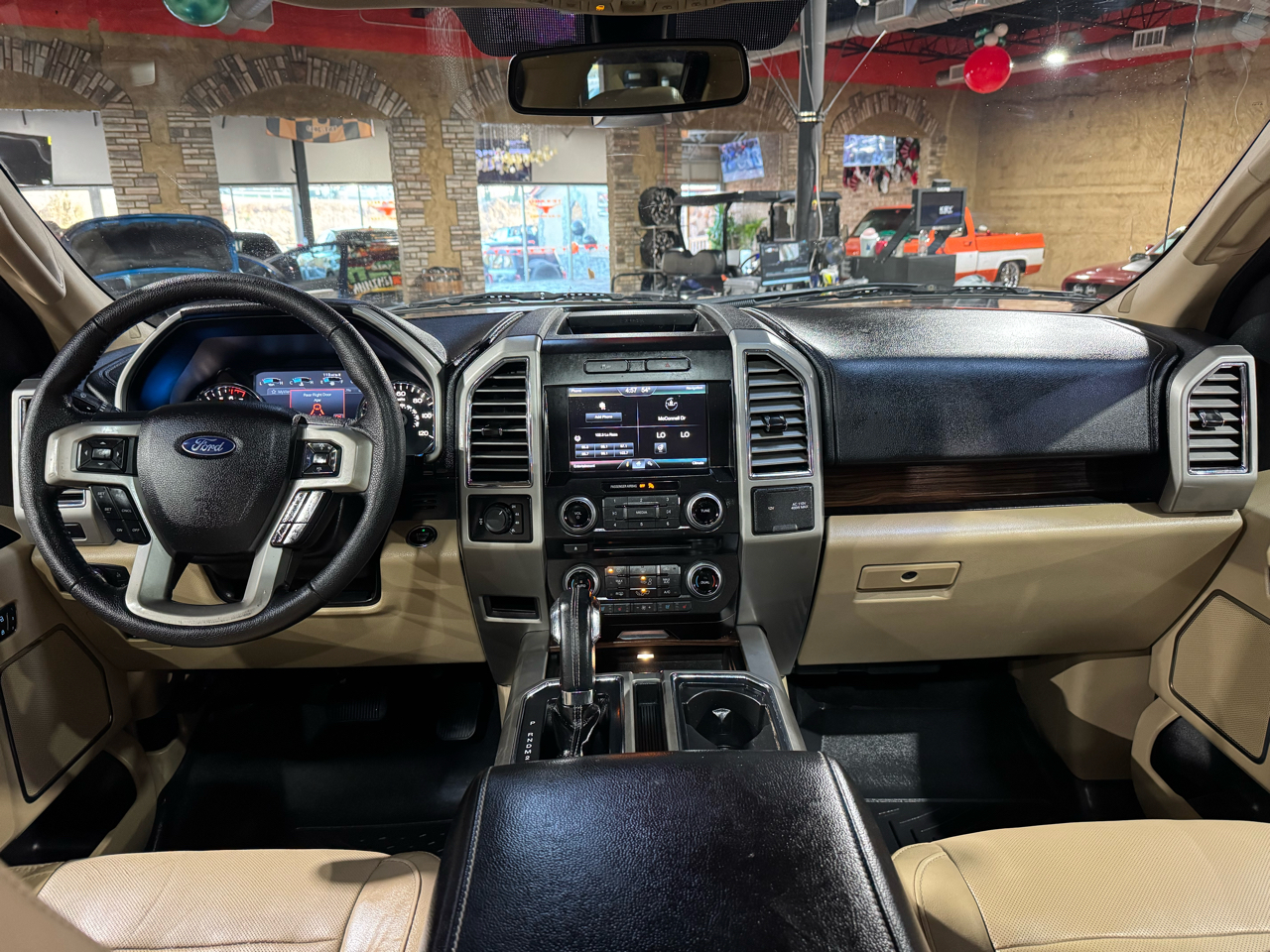 Ford F-150 4WD SuperCrew 145" Lariat 2015