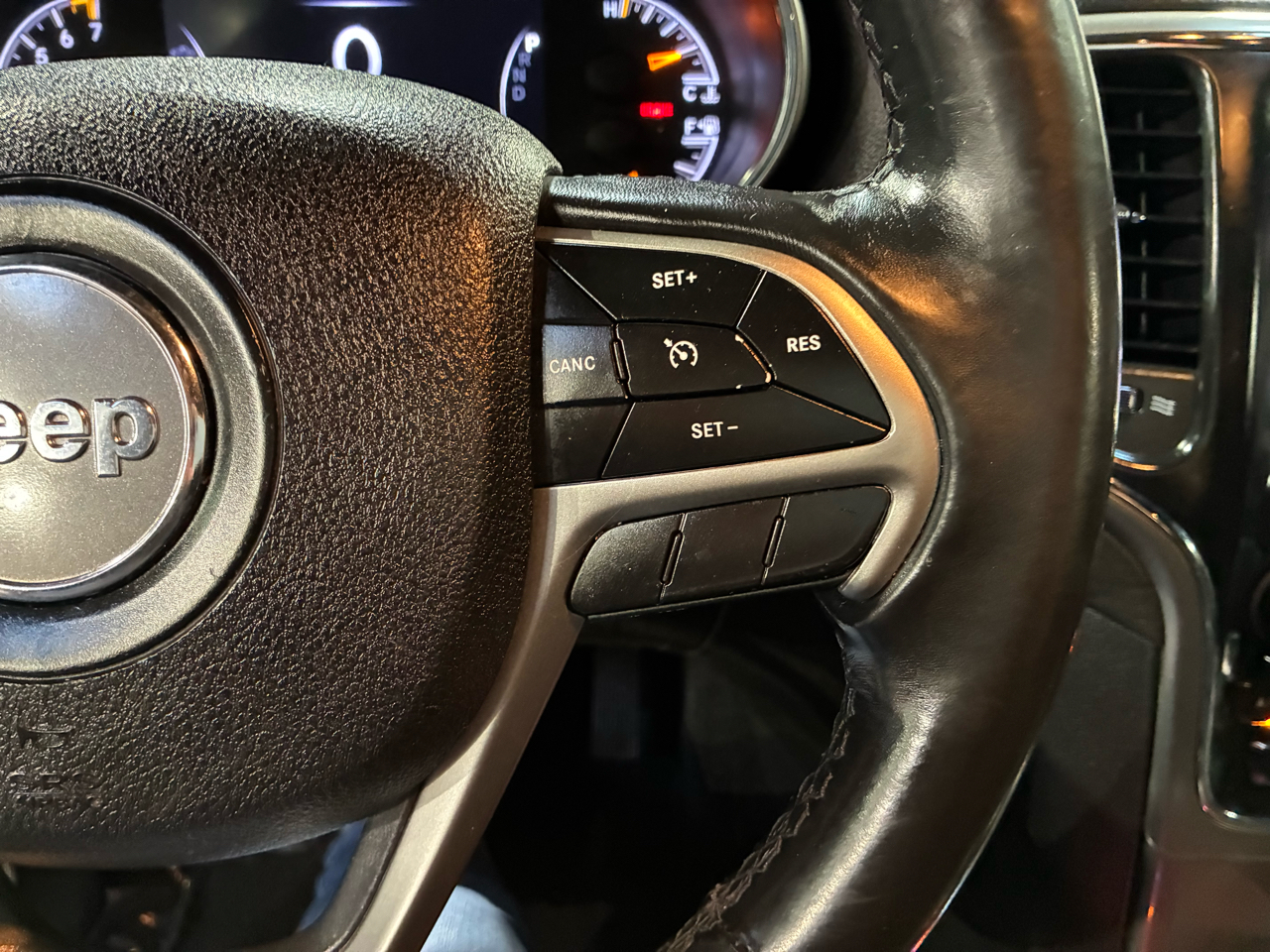 Jeep Grand Cherokee Laredo 4x2 *Ltd Avail* 2018