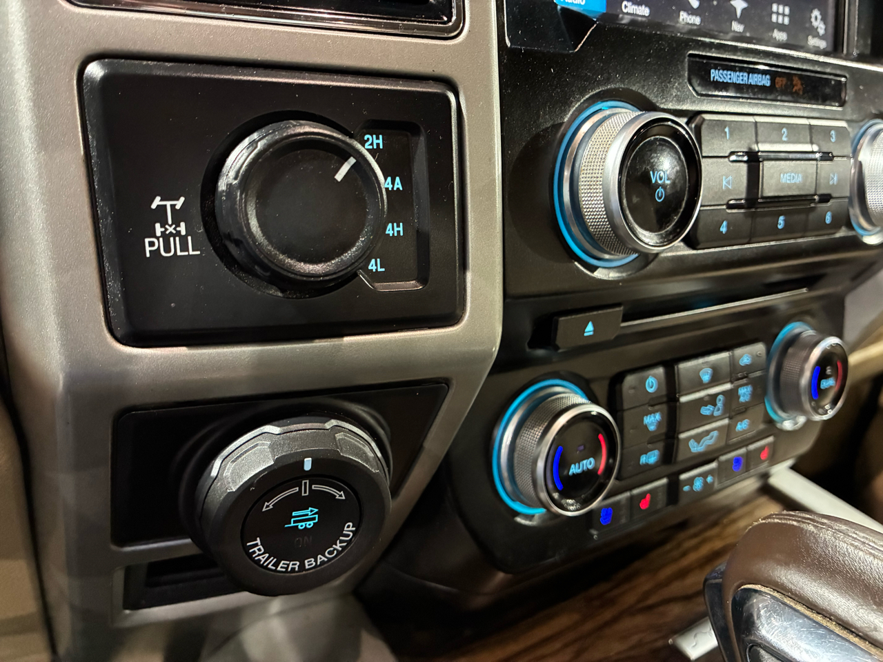 Ford F-150 4WD SuperCab 133" Lariat 2018