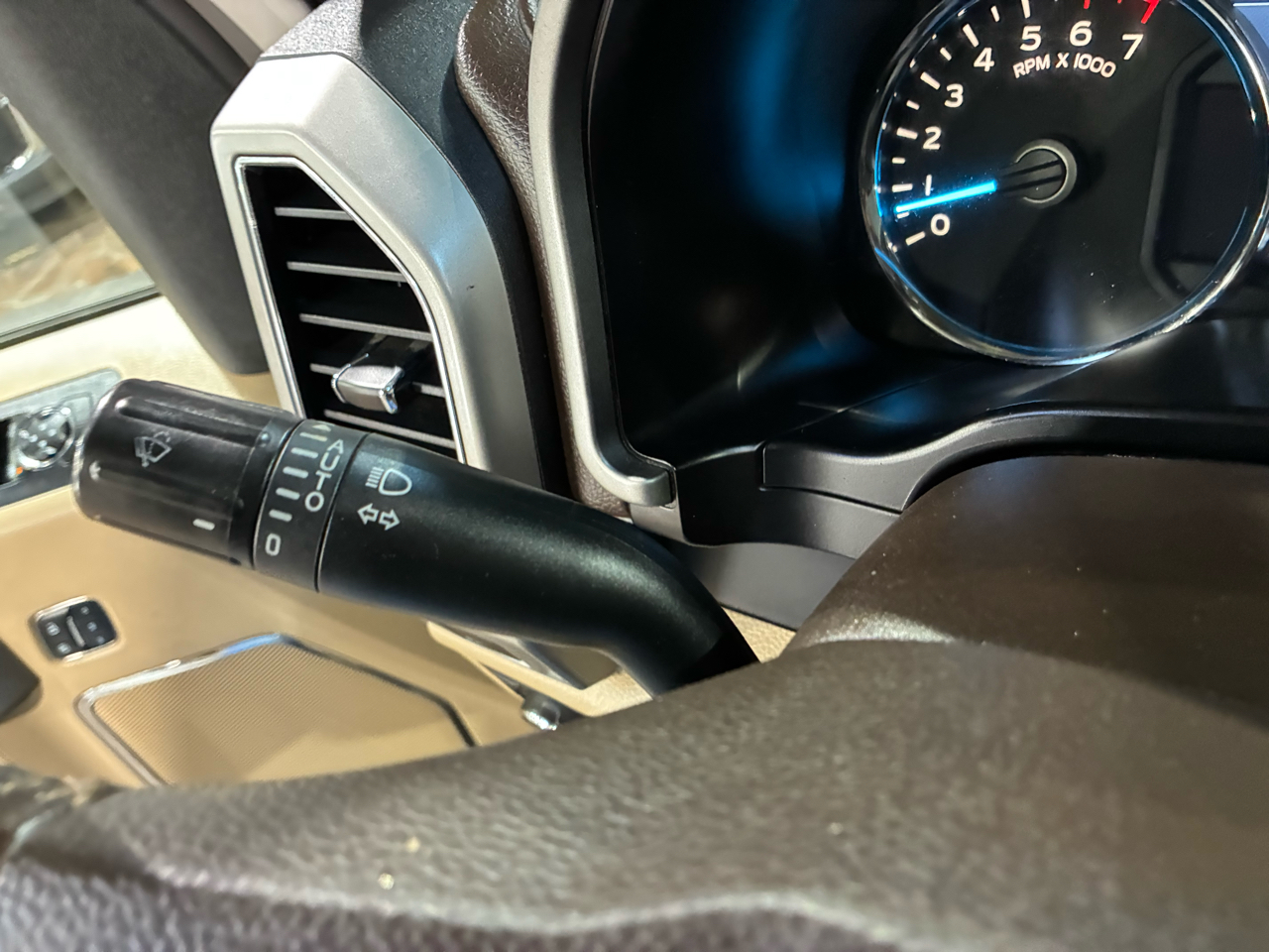 Ford F-150 4WD SuperCab 133" Lariat 2018