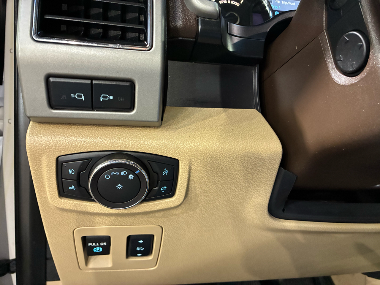 Ford F-150 4WD SuperCab 133" Lariat 2018