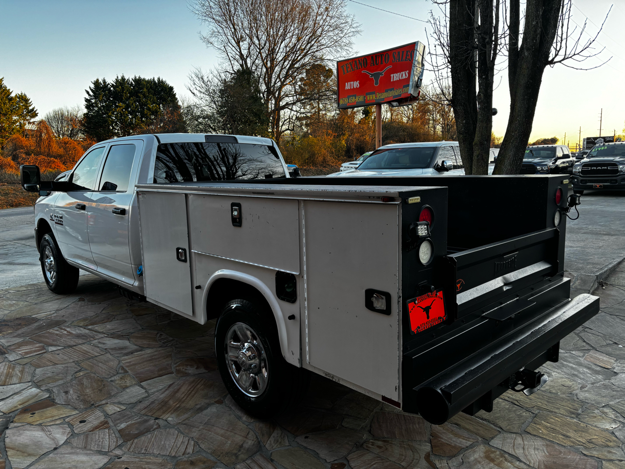 RAM 3500 Chassis Cab Tradesman 4WD Crew Cab 60" CA 172.4" WB 2017