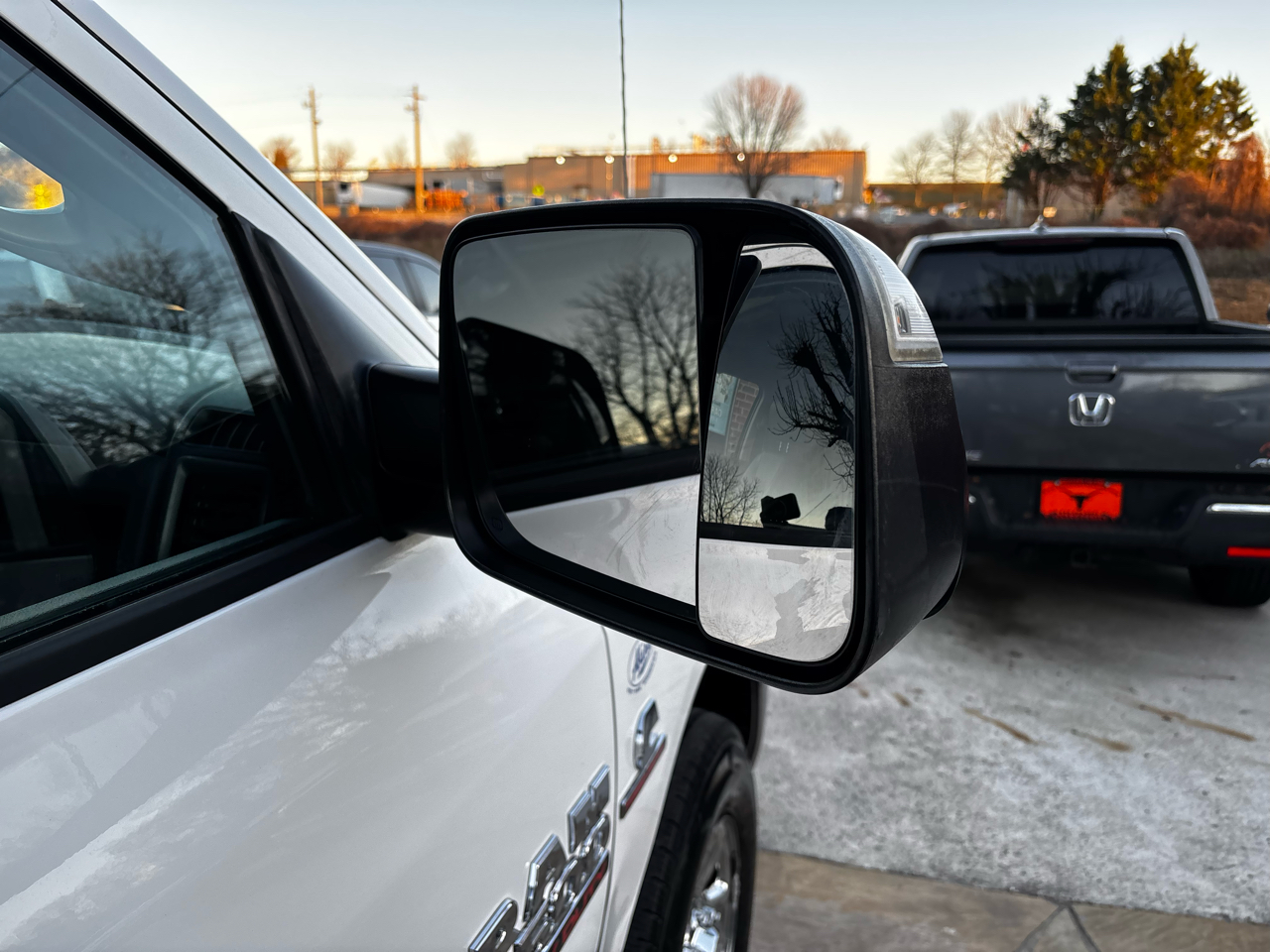 RAM 3500 Chassis Cab Tradesman 4WD Crew Cab 60" CA 172.4" WB 2017