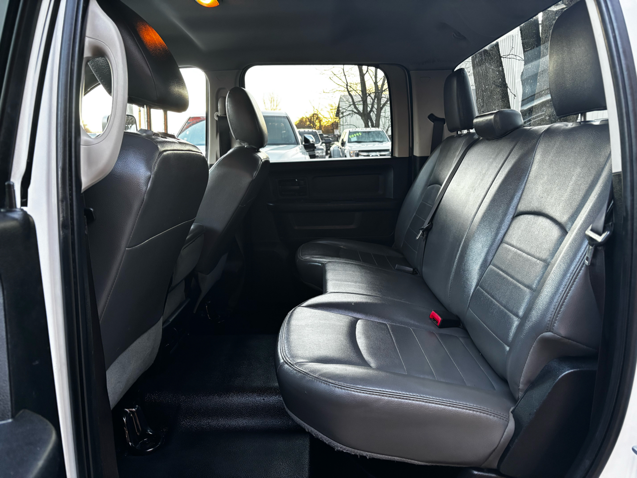 RAM 3500 Chassis Cab Tradesman 4WD Crew Cab 60" CA 172.4" WB 2017