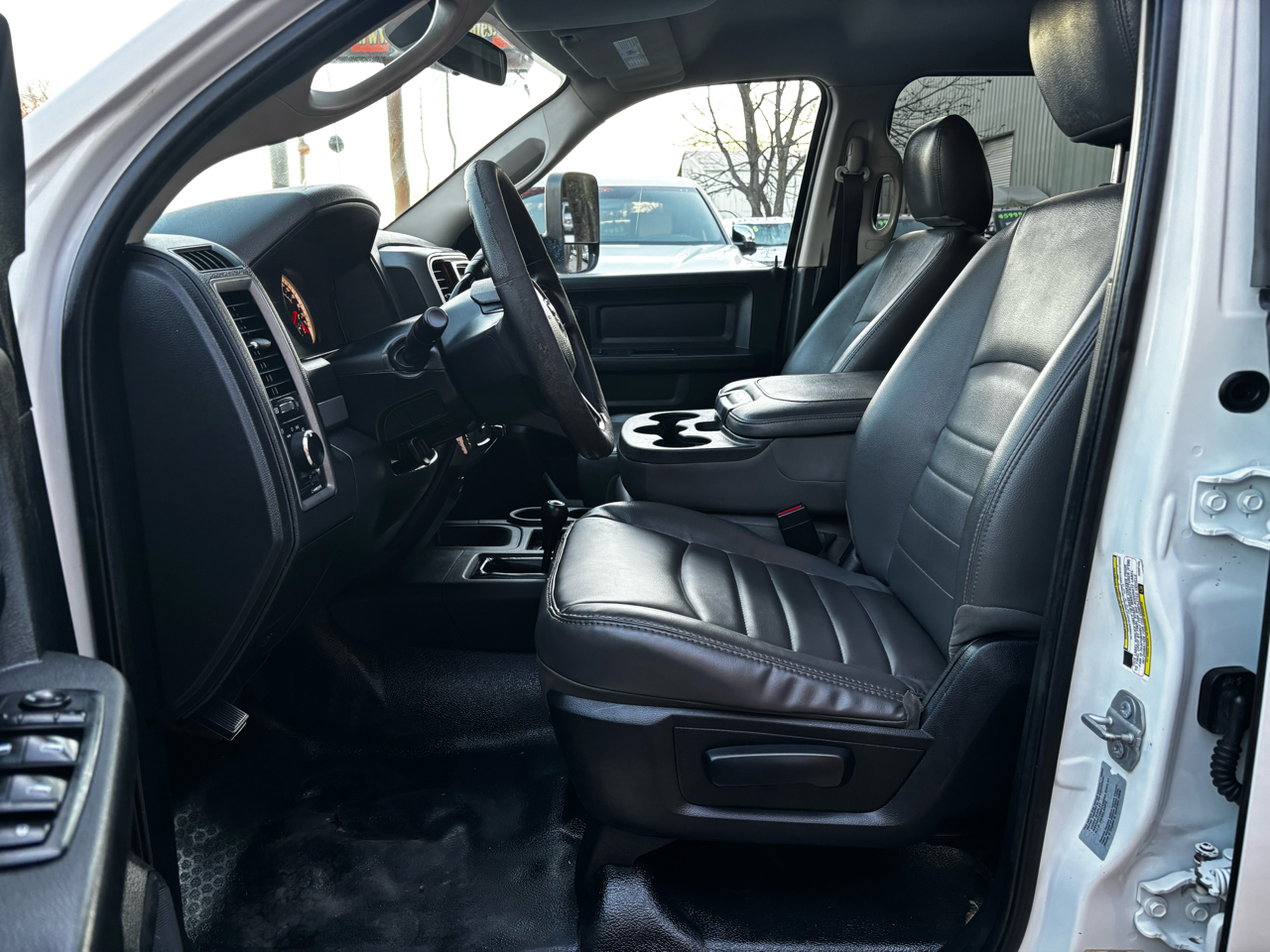 RAM 3500 Chassis Cab Tradesman 4WD Crew Cab 60" CA 172.4" WB 2017