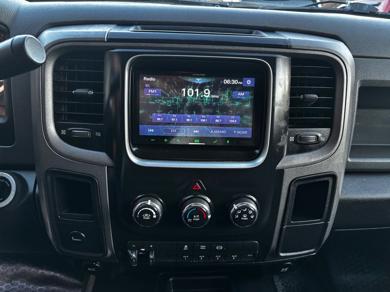 RAM 3500 Chassis Cab Tradesman 4WD Crew Cab 60" CA 172.4" WB 2017