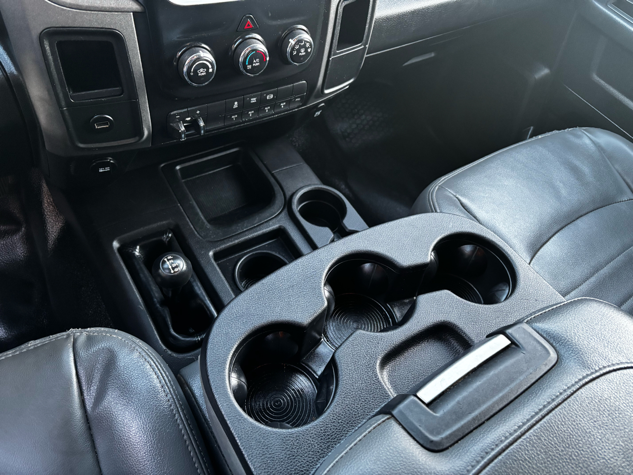 RAM 3500 Chassis Cab Tradesman 4WD Crew Cab 60" CA 172.4" WB 2017