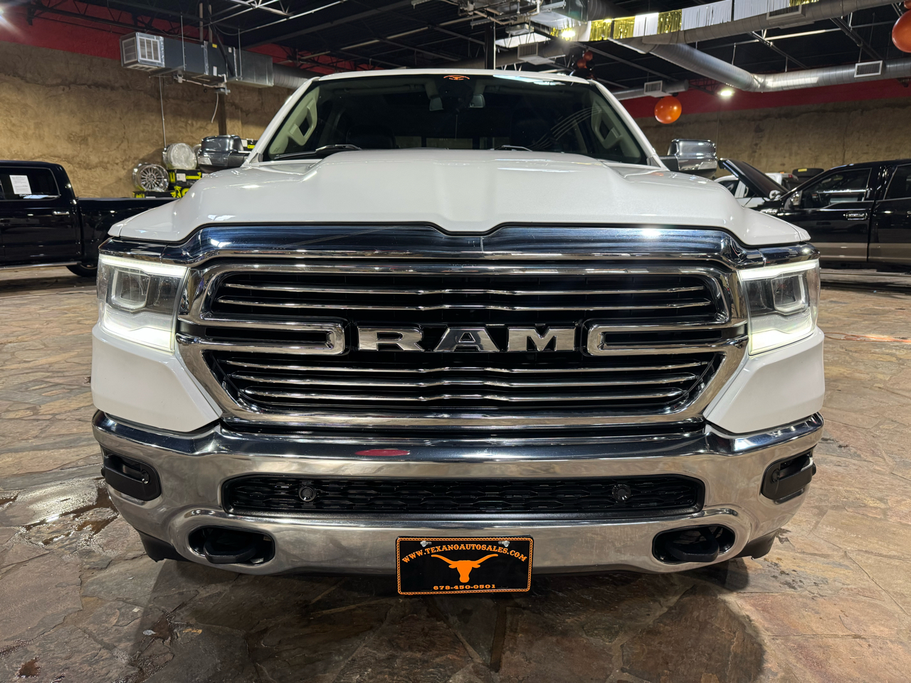 RAM 1500 Laramie 4x4 Crew Cab 5'7" Box 2020