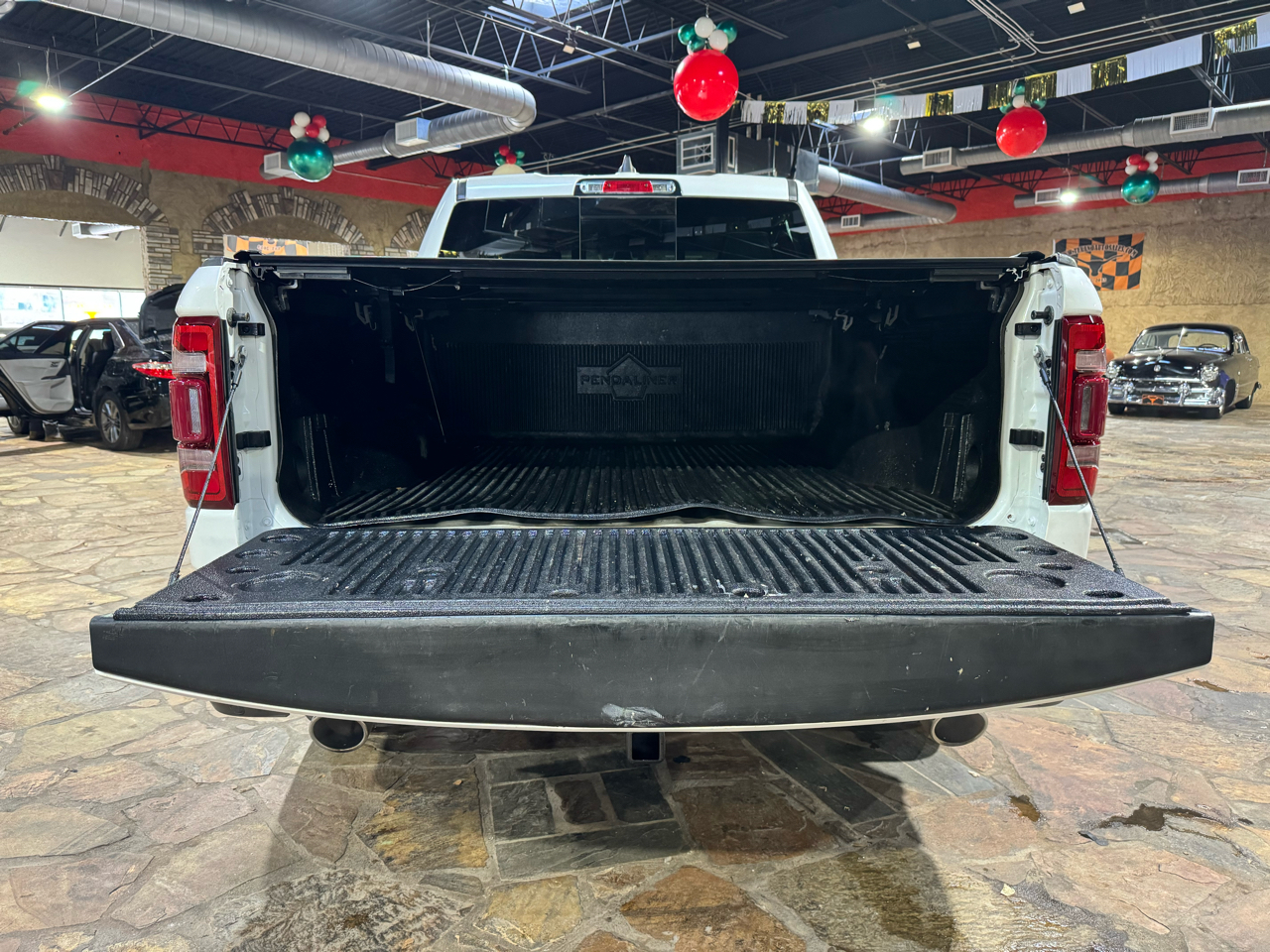 RAM 1500 Laramie 4x4 Crew Cab 5'7" Box 2020