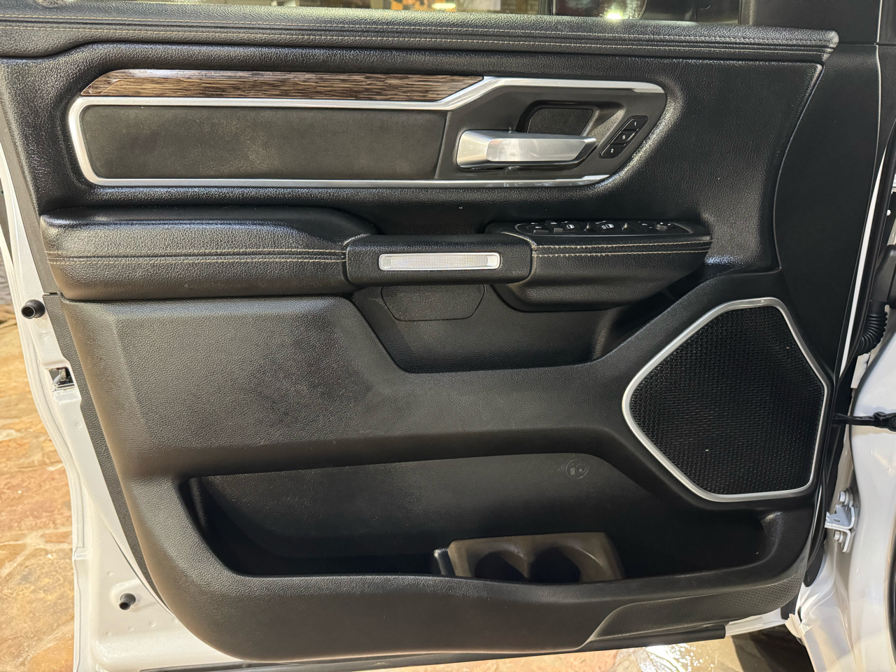 RAM 1500 Laramie 4x4 Crew Cab 5'7" Box 2020