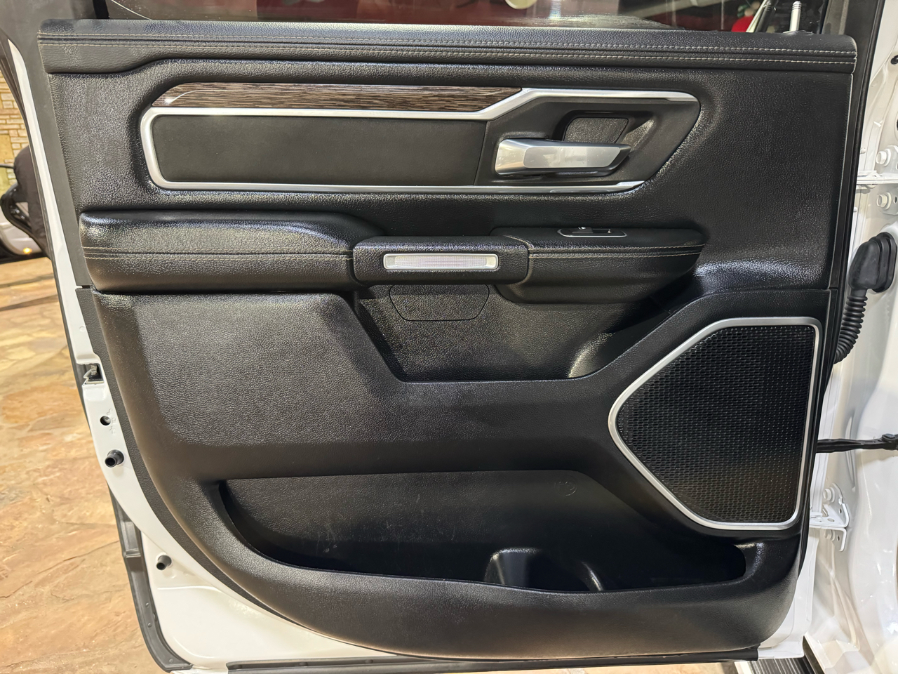 RAM 1500 Laramie 4x4 Crew Cab 5'7" Box 2020