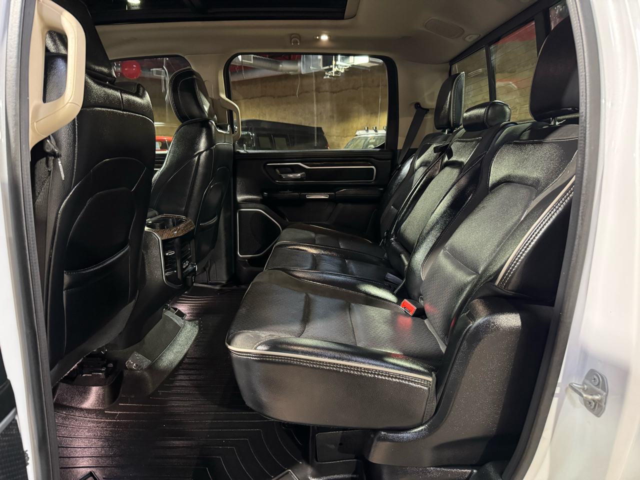 RAM 1500 Laramie 4x4 Crew Cab 5'7" Box 2020