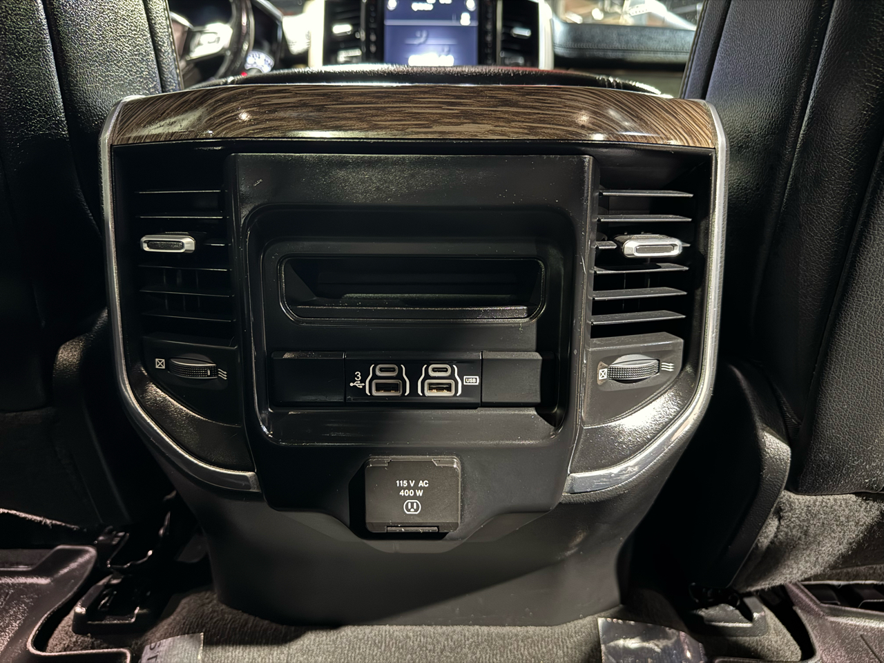 RAM 1500 Laramie 4x4 Crew Cab 5'7" Box 2020