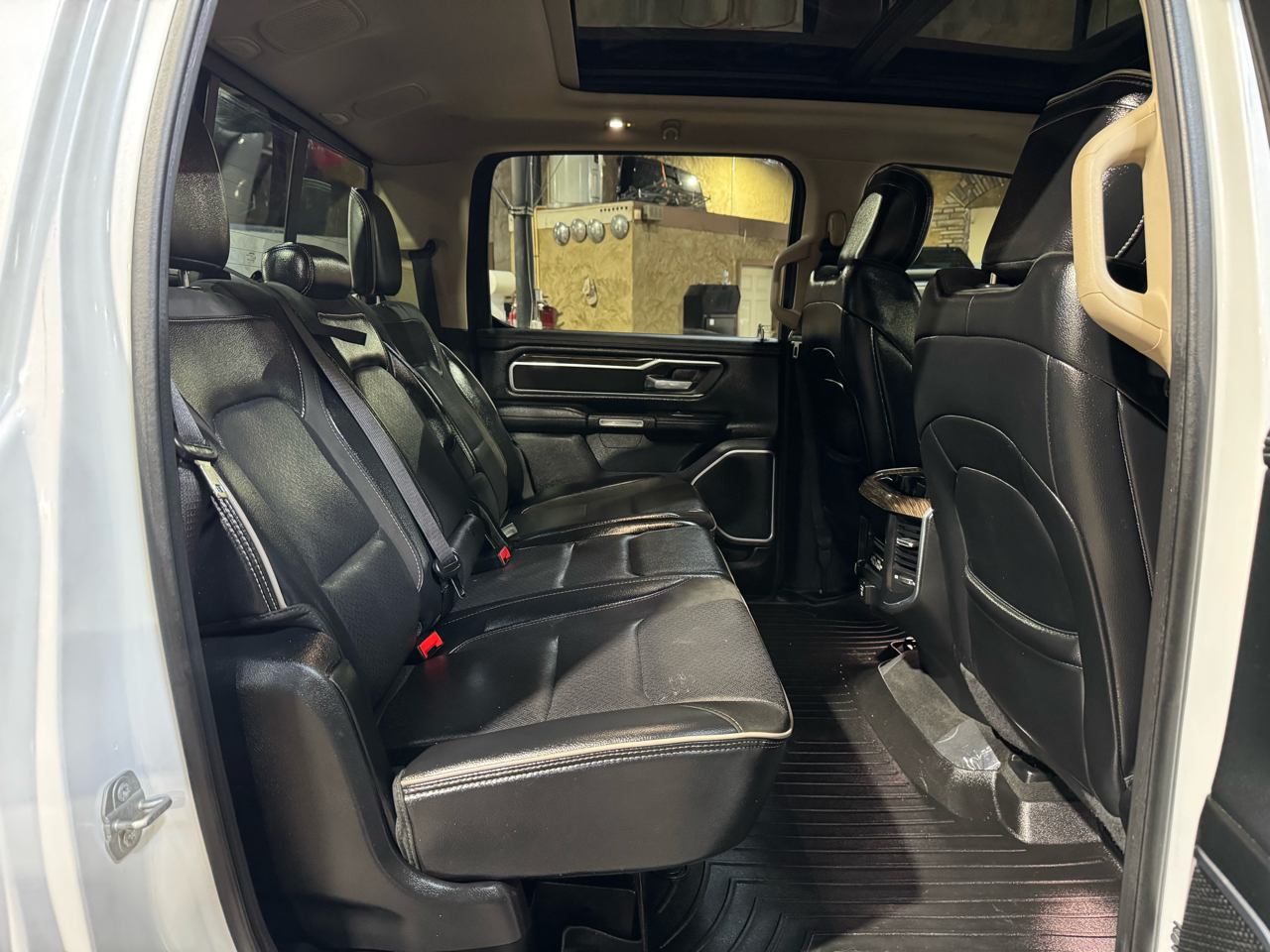 RAM 1500 Laramie 4x4 Crew Cab 5'7" Box 2020