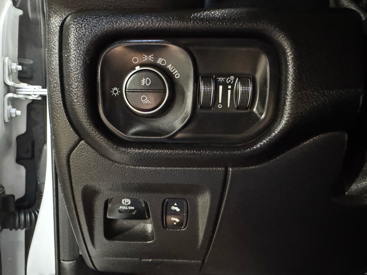 RAM 1500 Laramie 4x4 Crew Cab 5'7" Box 2020