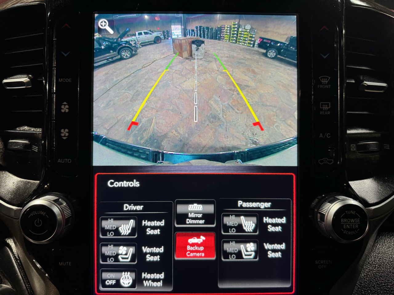 RAM 1500 Laramie 4x4 Crew Cab 5'7" Box 2020