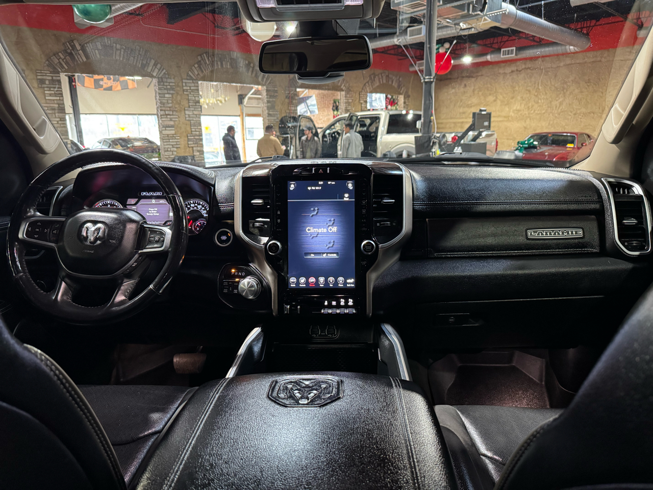 RAM 1500 Laramie 4x4 Crew Cab 5'7" Box 2020