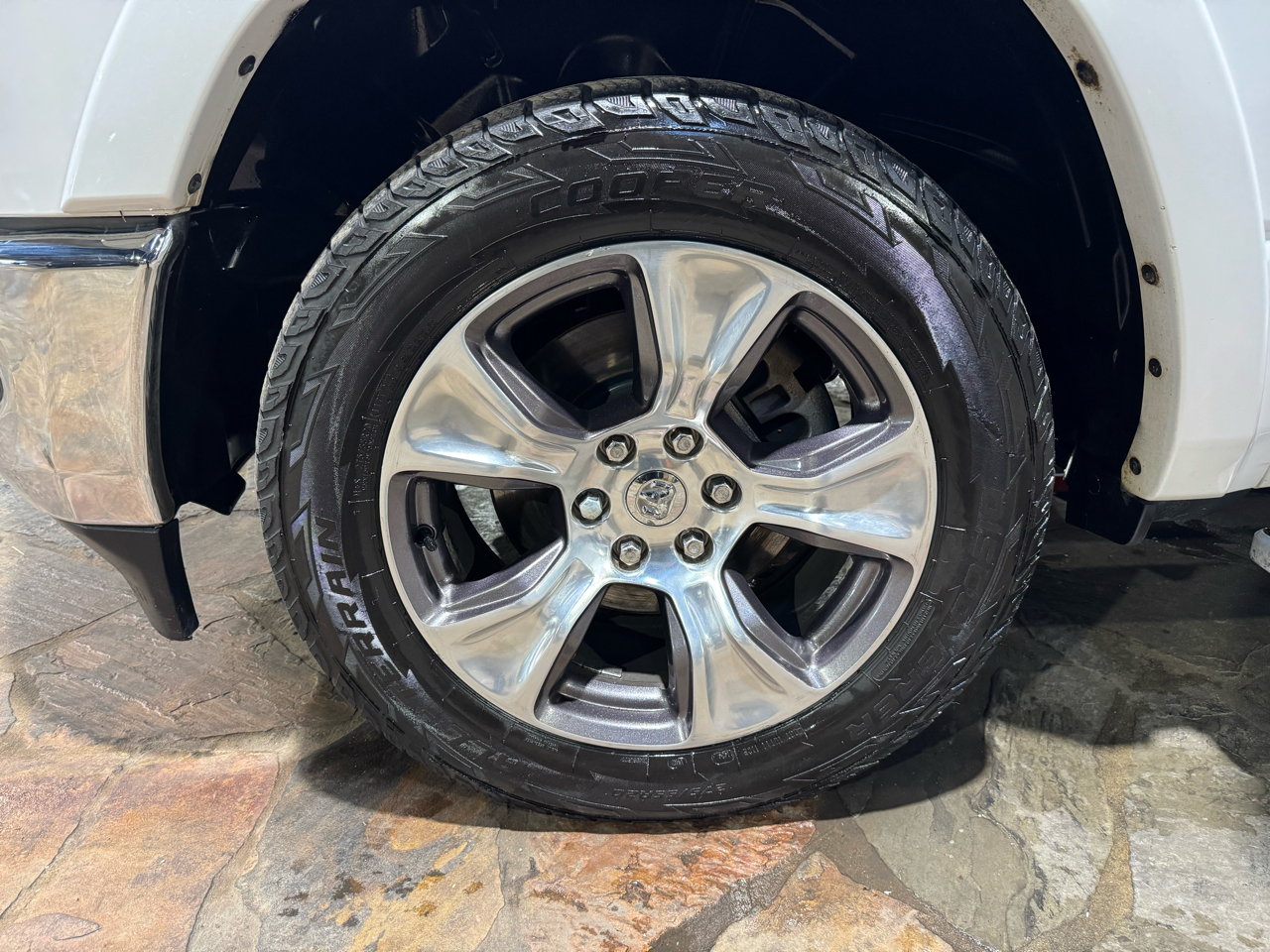 RAM 1500 Laramie 4x4 Crew Cab 5'7" Box 2020