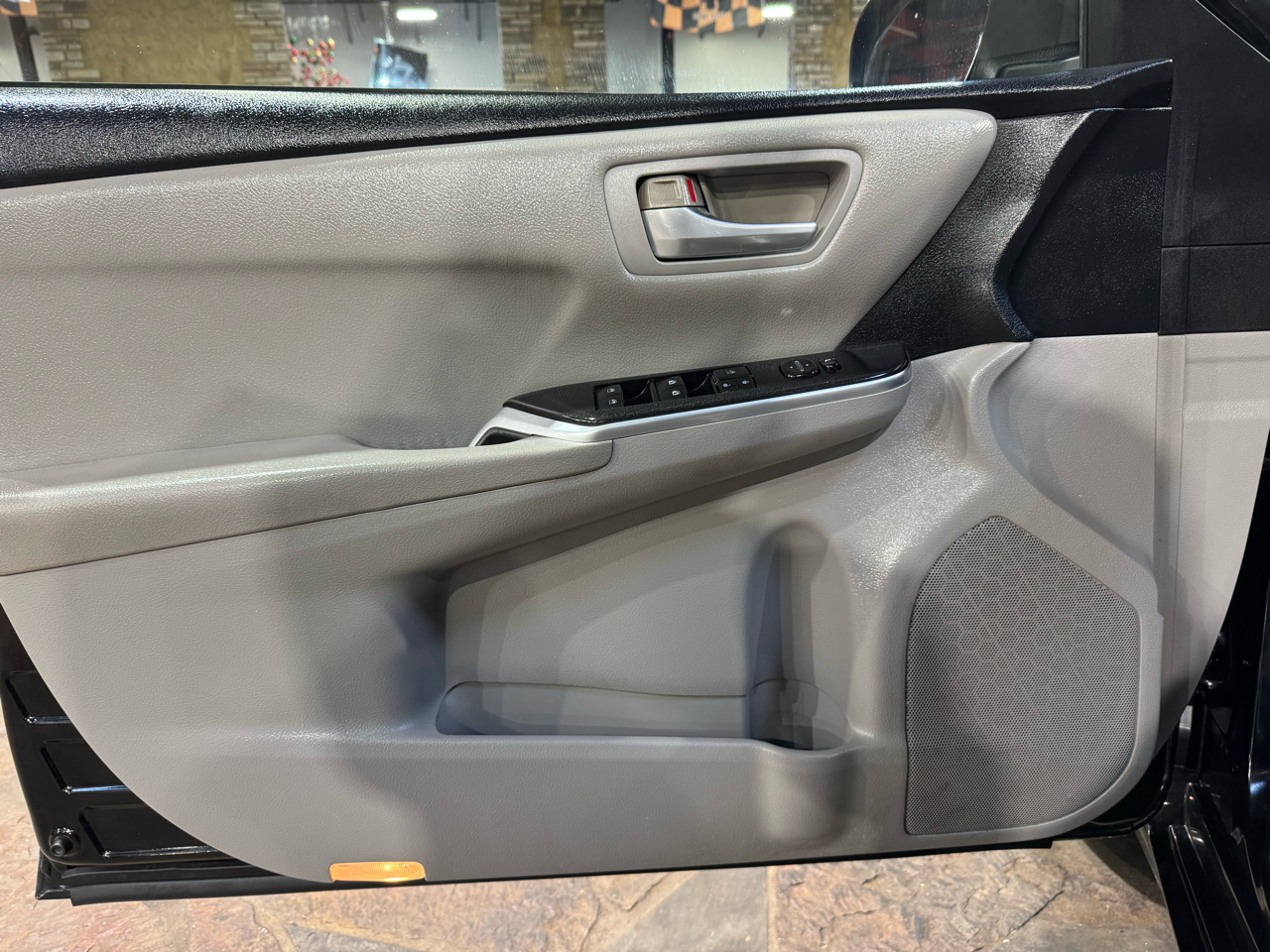 Toyota Camry 4dr Sdn I4 Auto XLE (Natl) 2015