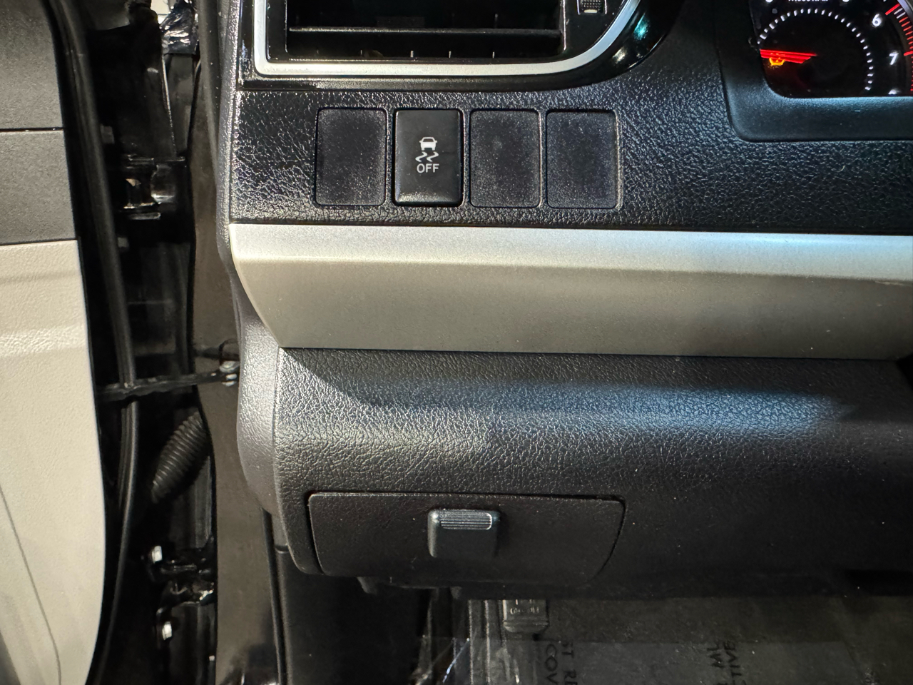 Toyota Camry 4dr Sdn I4 Auto XLE (Natl) 2015