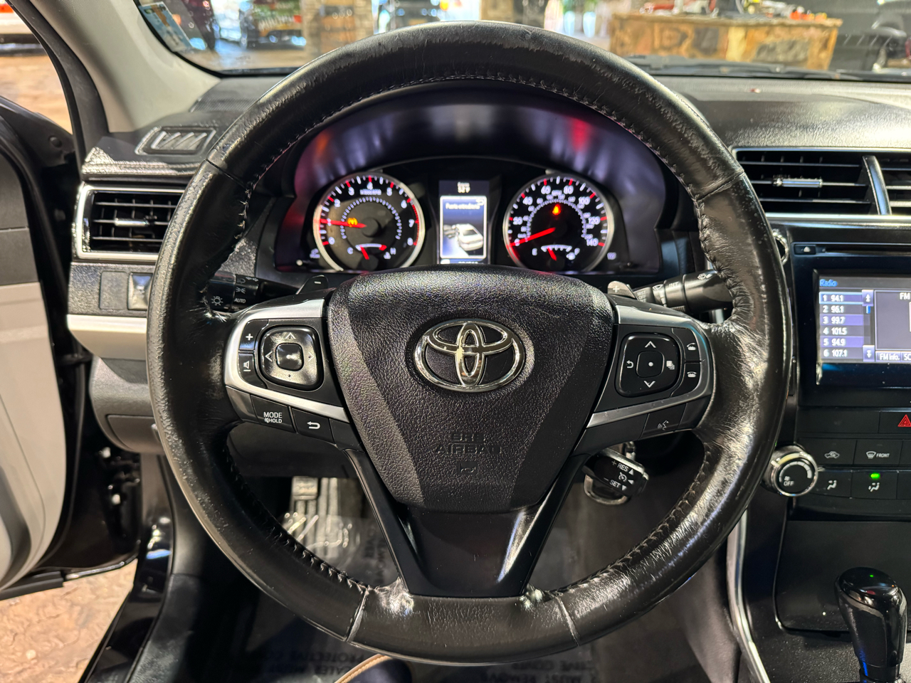 Toyota Camry 4dr Sdn I4 Auto XLE (Natl) 2015