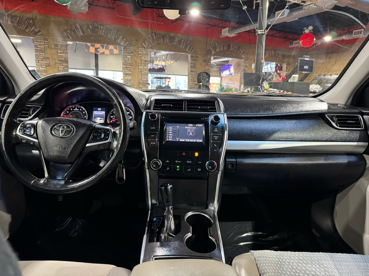 Toyota Camry 4dr Sdn I4 Auto XLE (Natl) 2015