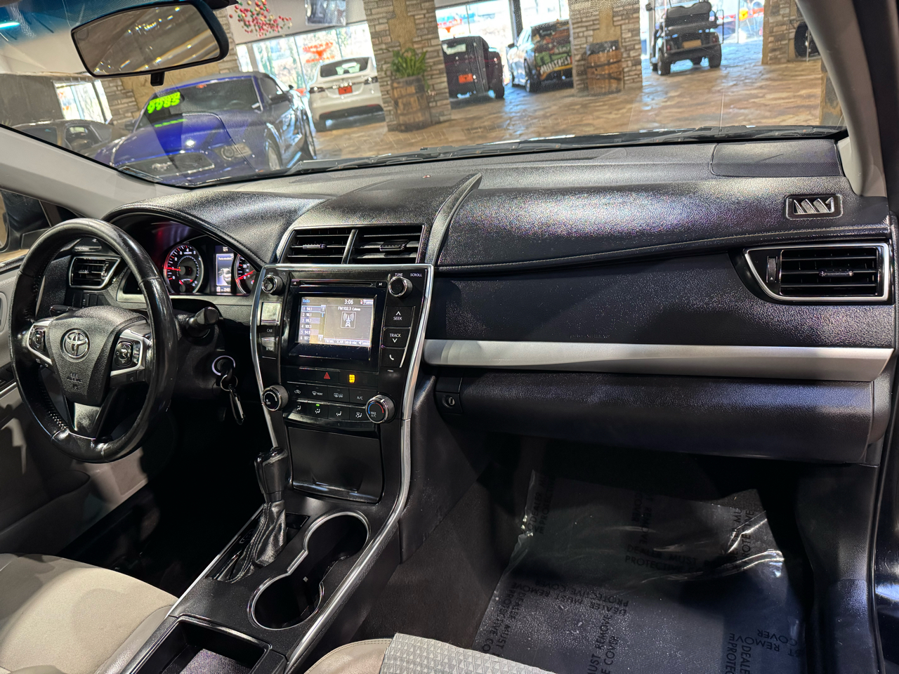 Toyota Camry 4dr Sdn I4 Auto XLE (Natl) 2015